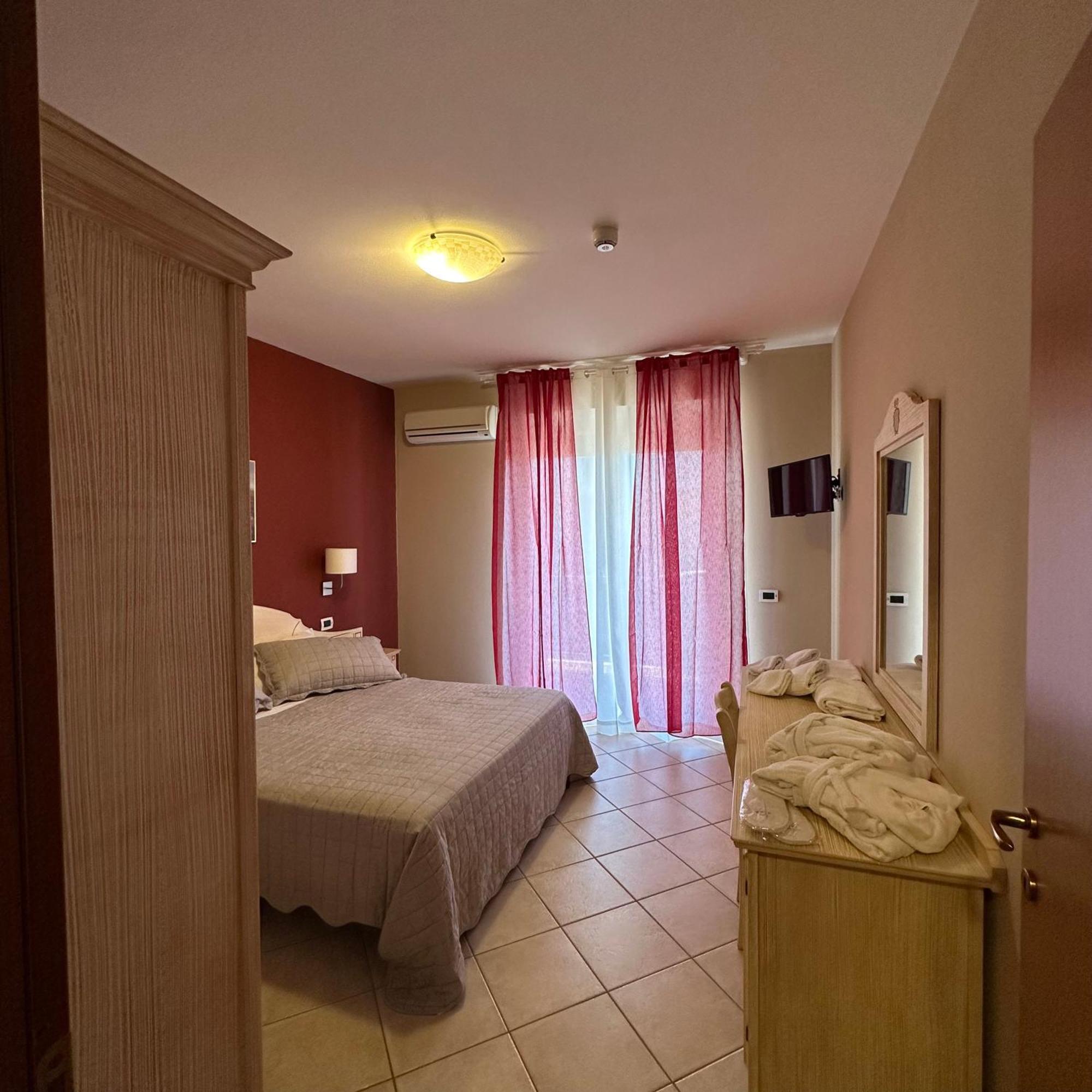 Le Residenze Di Santa Costanza - Le Dimore Aparthotel San Vincenzo Bagian luar foto